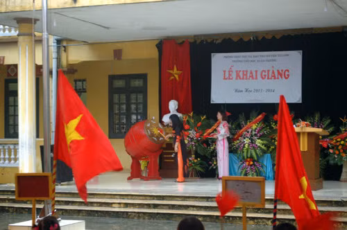 Đánh trống khai trường, một năm học mới chính thức bắt đầu.