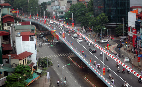 Đường phố Thủ đô vắng vẻ nghỉ lễ, sắp "nêm" cứng người.