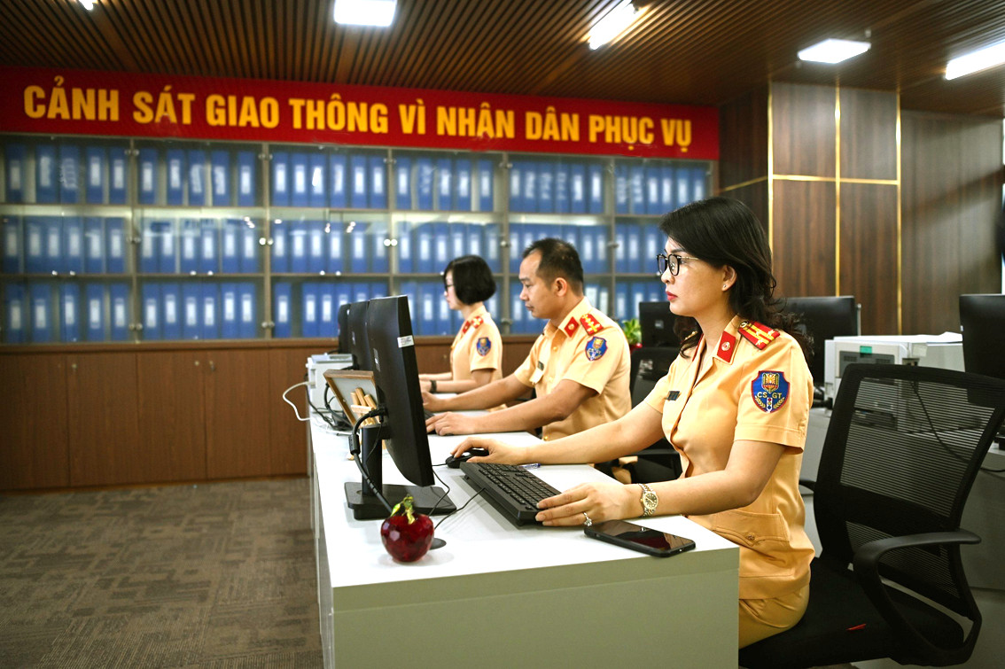 Biển số 30K-555.55 trúng đấu giá gần 14,5 tỷ đồng Bien so 30K-555.55 trung dau gia gan 14,5 ty dong