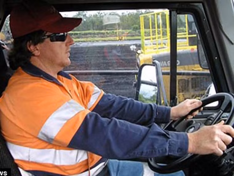 Tài xế. Với những tài xế lái xe đường dài, nhiệt độ quá nóng ở khu vực này kết hợp với việc thường xuyên phải làm ca đêm, ngồi nhiều có thể là yếu tố gây bệnh.