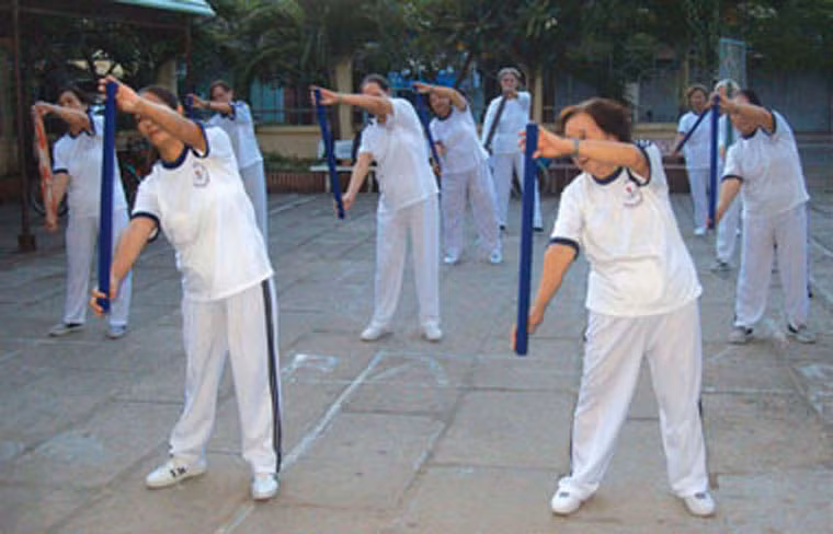 May mắn thay, nguy cơ thiếu máu não có thể giảm thiểu bằng cách luyện tập thường xuyên. Nhìn chung, không cần cố sức theo đuổi các bài tập cường độ cao, chỉ cần duy trì các bài tập cường độ vừa phải cũng có tác dụng phòng bệnh.