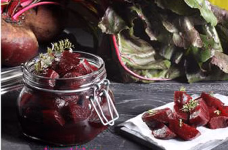 Duy trì chế độ ăn uống lành mạnh. Khẩu phần ăn của người thiếu máu não nên tăng cường trái cây và rau xanh; cung cấp các nguyên tố vi lượng như protein, vitamin, sắt. Bên cạnh đó, cần duy trì cân nặng hợp lý, tránh để huyết áp cao và lượng cholesterol xấu trong cơ thể tăng vọt.