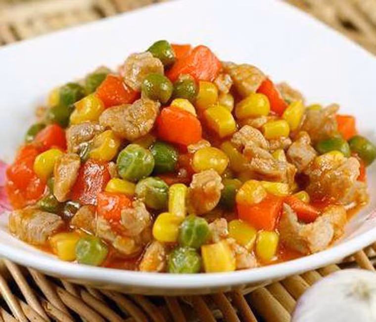 Bên cạnh đó, chị em có thể đổi vị trong những ngày này bằng món củ quả xào thập cẩm.