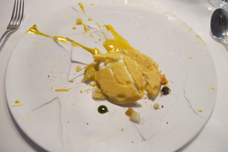 Osteria Francescana (Modena, Italy). Thực đơn Osteria Francescanca hầu hết là các món truyền thống trong văn hóa ẩm thực Italy. Ngoài những món ăn tuyệt hảo chế biến theo cách này, nhà hàng còn cho ra mắt những món ngon mới lạ nhằm níu chân khách hàng.