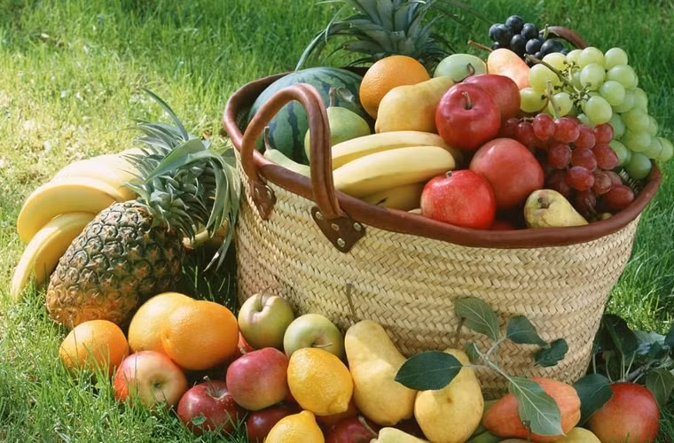 Để giảm thiểu các nguy cơ này, bạn cần thực hiện chế độ ăn giàu trái cây, rau xanh và ngũ cốc nguyên hạt. Những dưỡng chất có trong nhóm thực phẩm này có tác động tích cực cho nỗ lực ngừa thiếu máu não, đột quỵ. Thiếu ngủ. Đối với người khỏe mạnh, tình trạng thiếu ngủ diễn ra trong thời gian dài dễ khiến họ đối diện với nguy cơ thiếu máu não, đột quỵ.