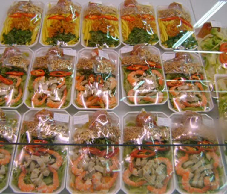 Bên cạnh đó, loại thực phẩm này chứa nhiều đường, chất béo và calo. Nếu tiêu thụ lượng lớn, bạn sẽ sớm đối diện với nguy cơ béo phì, bệnh dạ dày và các vấn đề khác về tim mạch.