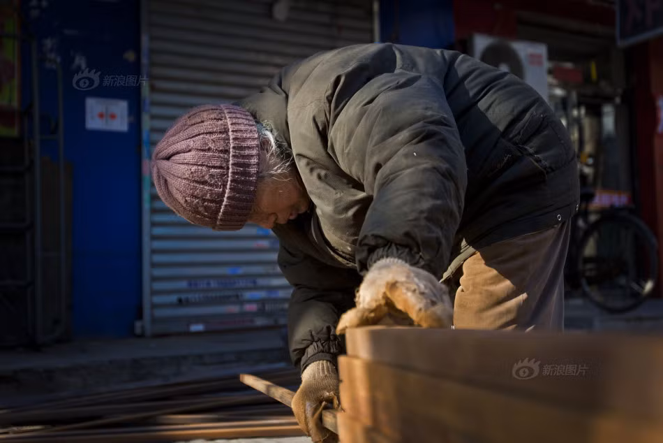 Câu chuyện về cụ lan truyền trên các phương tiện thông tin đại chúng đã khiến nhiều người biết đến cửa hàng của cụ hơn.