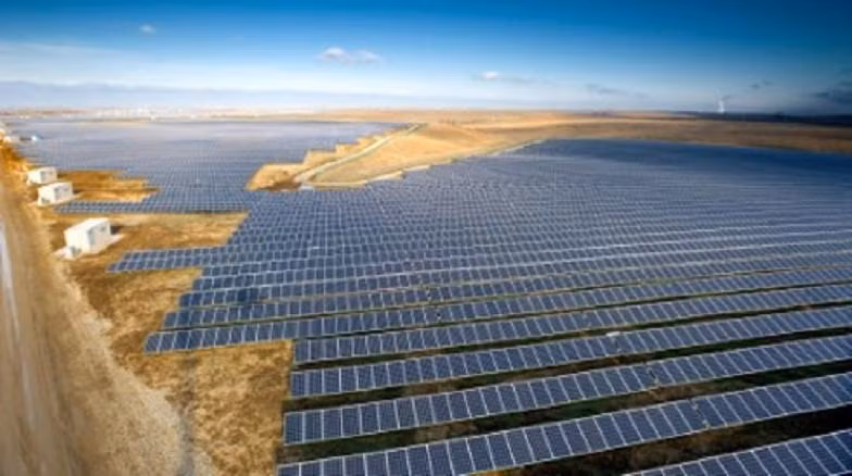 Khu năng lượng mặt trời Perovo (Ukrain) là một nhà máy điện 100 MW được đặt tại Perovo. Đây cũng là là khu khai thác năng lượng mặt trời lớn thứ tư trên thế giới với 440.000 tấm pin mặt trời.