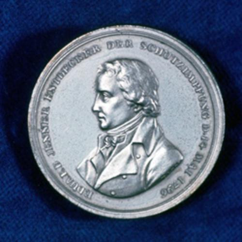 Trong khi nghiên cứu những xác ướp cổ xưa có niên đại từ năm 1580 trước Công nguyên hay xác ướp của vua Ramses V qua đời vào năm 1157 trước Công nguyên, các nhà khoa học tìm thấy những triệu chứng của bệnh đậu mùa trên cơ thể họ.