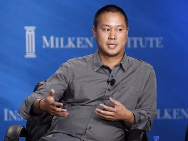 Mặc dù Tony Hsieh - CEO của Zappos - đã bán công ty của ông LinkExchange cho Microsoft với giá 265 triệu USD năm 1999, ông quyết định dùng tài sản của mình một cách hữu ích thay vì sống một cuộc sống hào nhoáng.