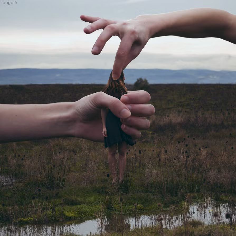 Nhiếp ảnh gia người Pháp Léa Fery, sinh năm 1991, là một cô gái với tư duy vô cùng sáng tạo. Cô thích phim truyền hình và thưởng thức các bức tranh. Cô luôn luôn đặt suy nghĩ sáng tạo và bay bổng vào các tác phẩm nhiếp ảnh của mình.