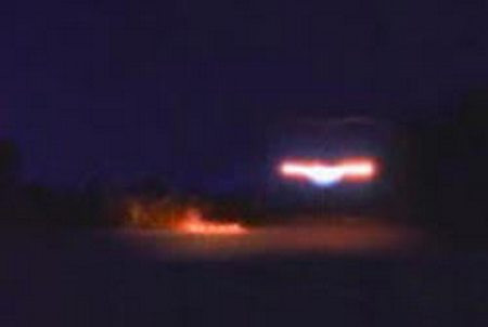 Năm 1991, tại thị trấn Tây Carleton, Ontario, một phụ nữ tên là Diane Labenek tuyên bố đã nhìn thấy một vật thể bay không xác định ở trên một cánh đồng gần nhà cô. Theo lời kể của Diane ngay sau khi vật thể đó cất cánh và biến mất, máy bay trực thăng của chính phủ đã xuất hiện tại hiện trường và nhanh chóng đuổi theo UFO.