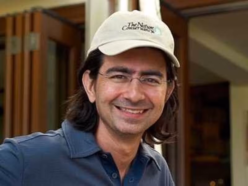 Pierre Omidyar, người sáng lập đồng thời là chủ tịch eBay, sở hữu 8,1 tỷ USD nhưng không bao giờ nghĩ rằng tiêu tiền là một thú vui bởi theo ông, khi đã có đủ tiền để mua mọi siêu xe thì chúng chẳng còn gì là độc đáo.