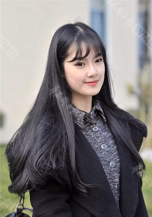 Đến hẹn lại lên, cứ mỗi mùa tuyển sinh vào lớp nghệ thuật của các trường đại học danh tiếng, cộng đồng mạng Trung Quốc lại được mãn nhãn khi chiêm ngưỡng nhan sắc các thí sinh đến đăng ký và thi tuyển.