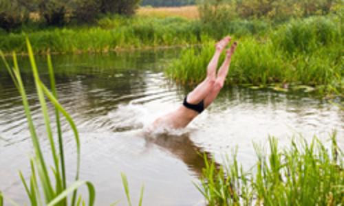 Từ năm 430-426 trước Công nguyên, một bệnh dịch lớn đã càn quét Athens, gây hàng ngàn ca tử vong. Mô tả trong các tài liệu lịch sử cho thấy đó là trận dịch hạch đầu tiên xảy ra trên thế giới.