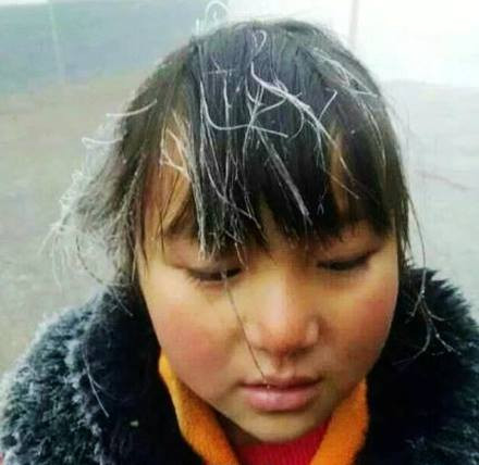 Xem thêm một số hình ảnh trẻ em bị "đóng băng" vì thời tiết lạnh giá.