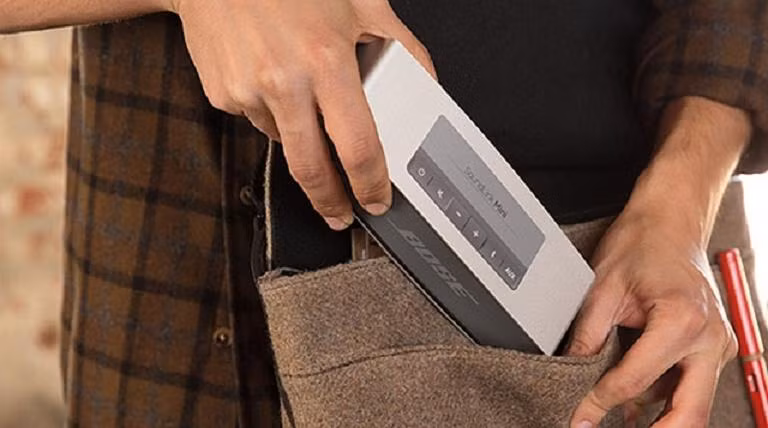 Bộ loa không dây Bose SoundLink Mini sẽ là một món đồ hữu dụng đối với các nhóm, các câu lạc bộ khi tập nhảy, tập hát ngoài trời.