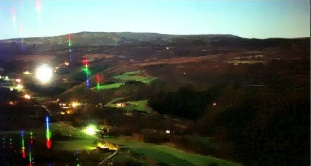 Cho đến này, hiện tượng ánh sáng tại thung lũng Hessdalen (Na Uy) vẫn chưa được giải thích. Nó thường xảy ra trong vài tháng mỗi năm từ năm 1940 và thu hút khách du lịch từ khắp nơi trên thế giới.