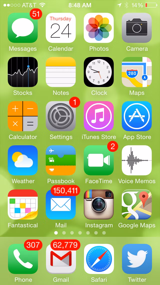 Chuyên gia mục Công nghệ của New York Times Farhad Manjoo cho biết ông không tin vào màn hình chủ. Thay vào đó, ông dùng ứng dụng tìm kiếm Spotlight để tìm các ứng dụng cần thiết.