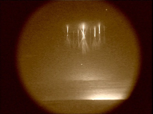 Sprites. Đây là những ánh sáng nhấp nháy lớn, thường có màu đỏ xuất hiện trong khí quyển. Thông thường sprites được hình thành ở độ cao 80 km và xảy ra trong giông bão. Lý thuyết cho cho rằng sprites là một loại sét nhưng thực tế nó là một loại plasma. Nó có nhiều điểm tương đồng với bóng đèn huỳnh quang. Mắt thường chỉ có thể nhìn được những sprites sáng nhất.