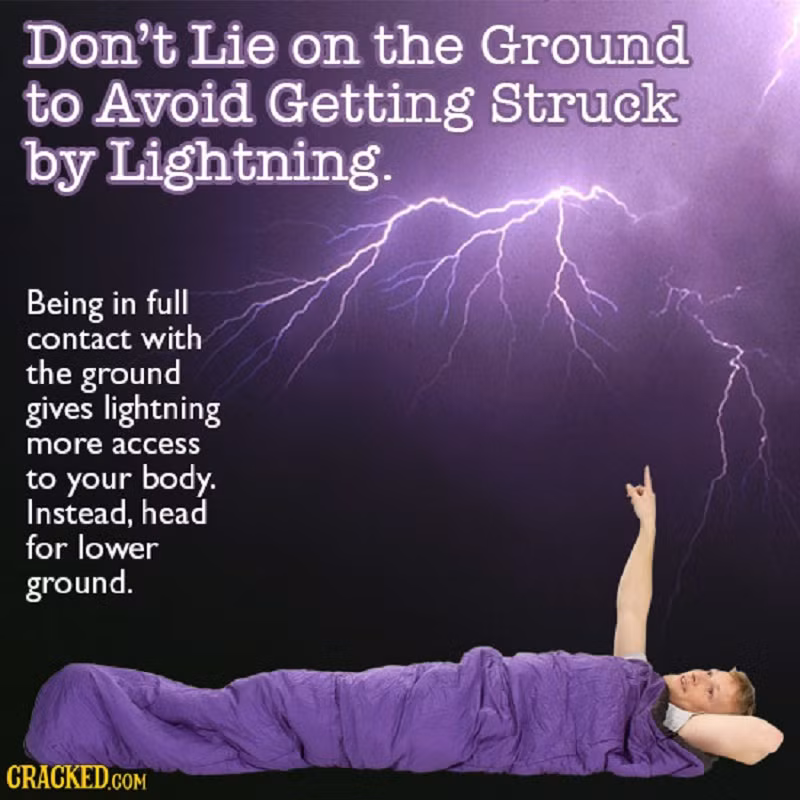 Nằm ra đất chẳng những không giúp bạn tránh sét mà còn khiến bạn trở nên “thu hút” hơn đối với những tia sét đầy đe dọa. Hãy nhớ điều đó.
