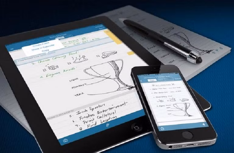 Livescribe 3 có thể sử dụng với iPhone hoặc iPad, cho phép bạn số hóa các bản sao ghi chú để lưu trữ hoặc chuyển đổi thành văn bản mà không cần phải đồng bộ với máy tính.