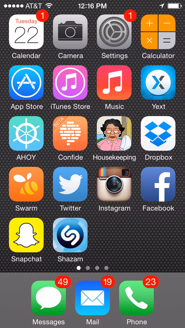 Giám đốc điều hành của Yext - Howard Lerman để màn hình điện thoại bằng các ứng dụng mà anh tham gia như Confide và Yo. Ngoài ra, đại gia công nghệ này còn để Dropbox ngay màn hình chính để có thể xem xét kế hoạch tài chính bất cứ khi nào.