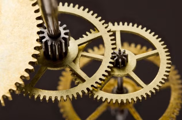 Khoa học đã nhiều lần bác bỏ lý thuyết về một cỗ máy có thể hoạt động mãi mãi mà không cần nạp năng lượng mới cho tới khi đồng hồ Atmos ra đời – một phát kiến chứng minh sự chuyển động vĩnh cửu là hoàn toàn có thể.