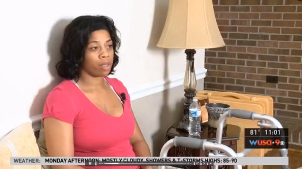 Sau khi bị một chiếc xe tải 18 bánh khổng lồ hất văng cả người lẫn xe xuống sông, xe của Morgan Lake đã gần như chìm hẳn nhưng cô cương quyết không đầu hàng, tìm mọi cách vật lộn và thoát chết thần kỳ.