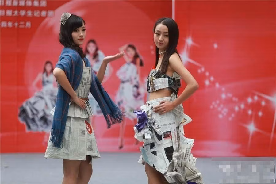 Cư dân mạng cũng dành nhiều lời khen ngợi cho các thí sinh tham dự cuộc thi, đặc biệt là khi phải trình diễn trong điều kiện thời tiết rất lạnh.