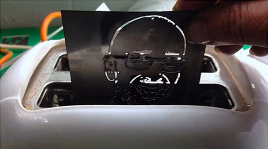 Và như vậy là tấm khắc đã hoàn thiện để bạn có thể cho vào máy nướng bánh mỳ.