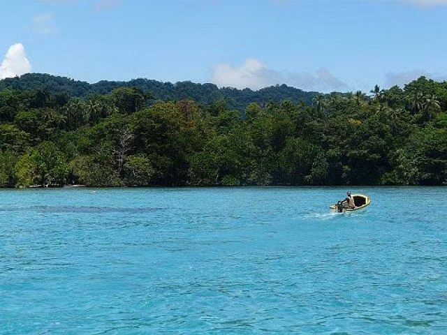 Là một phần của quần đảo Solomon, Tetepare là hòn đảo không có người ở lớn nhất ở Nam Thái Bình Dương, được bao phủ bởi rừng nhiệt đới nguyên sơ và những rạn san hô.