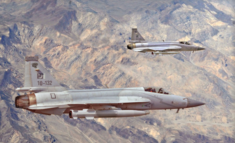 JF-17 mang được 2 đạn CM-400AKG trong chiến đấu.