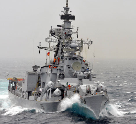 Tàu khu trục INS Ranviay.