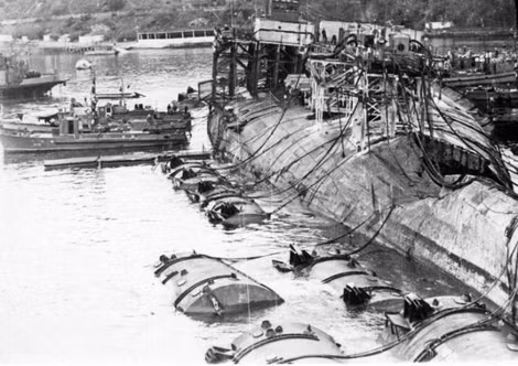 Hải quân Liên Xô đang thực hiện công tác trục vớt tàu sau vụ nổ.