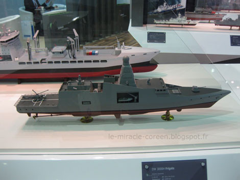 Mô hình tàu hộ vệ DW3000H.