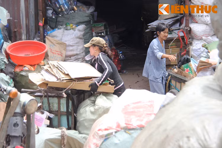 "Dù có là tỷ phú hay triệu phú, tôi vẫn không rời bỏ công việc hiện tại đã gắn bó suốt hơn 10 năm qua cho đến khi con cái trưởng thành và mình không còn sức khỏe", chị Hồng cho biết.