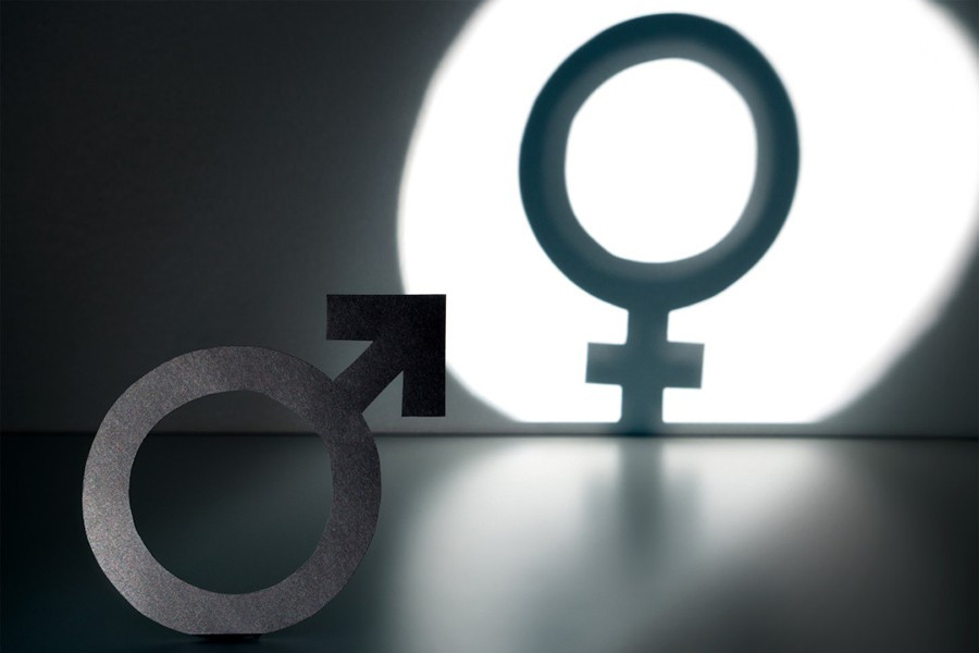 Ông ta đã thực hiện phẫu thuật chuyển đổi giới tính cho một bé trai và thuyết phục cha mẹ cậu nuôi cậu thành con gái. Nhưng cuối cùng, đứa trẻ vẫn là nam chứ không phải nữ.