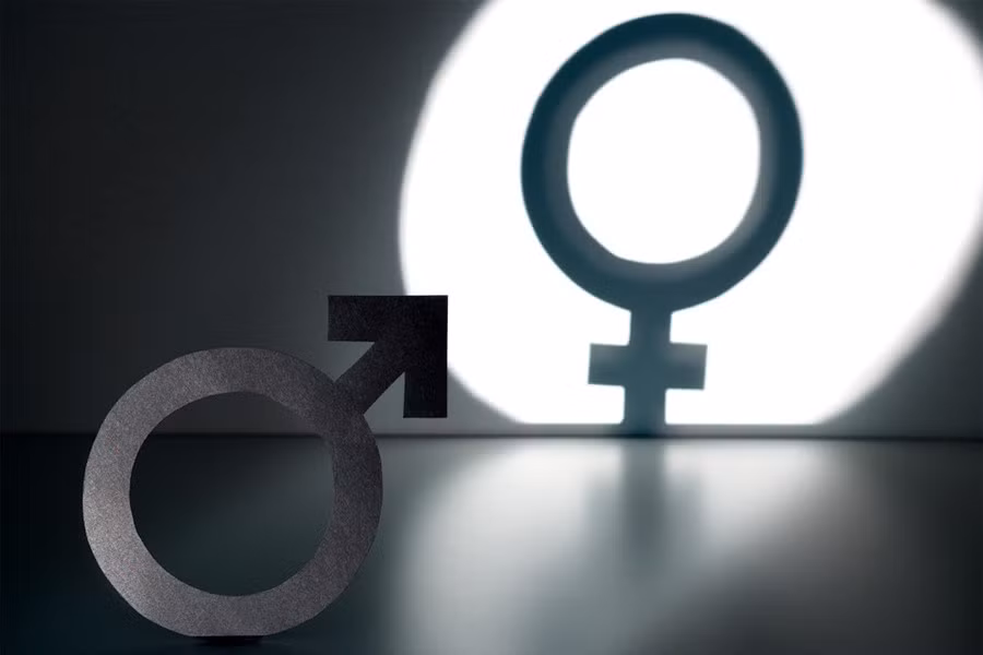 Ông ta đã thực hiện phẫu thuật chuyển đổi giới tính cho một bé trai và thuyết phục cha mẹ cậu nuôi cậu thành con gái. Nhưng cuối cùng, đứa trẻ vẫn là nam chứ không phải nữ.