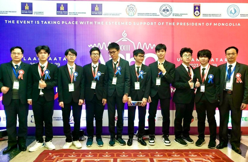 Nam sinh nhan Bang khen trong Ky thi Olympic Vat ly chau A chia se dam me-Hinh-3