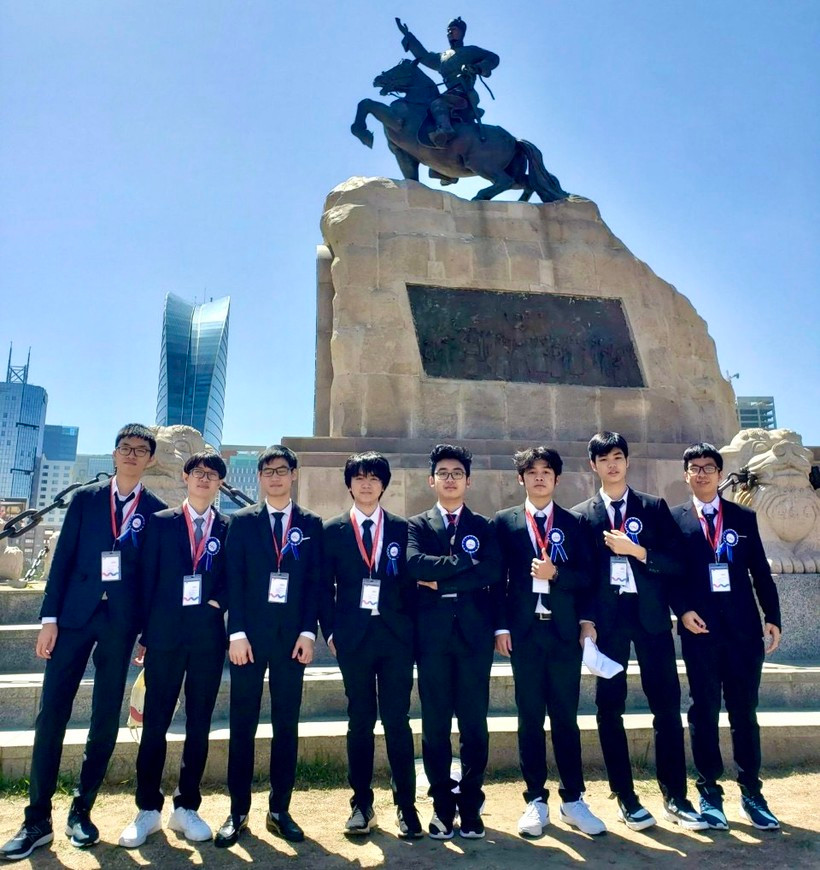 Nam sinh nhan Bang khen trong Ky thi Olympic Vat ly chau A chia se dam me-Hinh-4