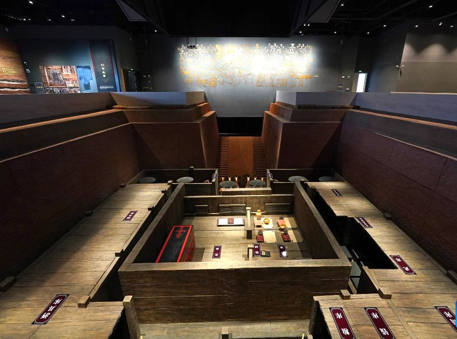 Năm 2016, hài cốt của hoàng đế Lưu Hạ được tìm thấy. Trong những cuộc khai quật gần đây, các nhà khảo cổ học tìm thấy tranh vẽ Khổng Tử, có thể là bức họa lâu đời nhất ở Trung Quốc. Họ cũng tìm thấy 5.000 thẻ tre khắc lời dạy của Khổng Tử trong mộ. Những đồ vật này cùng các vật tạo tác bằng đồng, vàng, ngọc, cho thấy Lưu Hạ không bị đối xử như thường dân sau khi qua đời. Lý do có thể vì ông là cháu của Hán Vũ Đế, một trong những hoàng đế có tầm ảnh hưởng nhất trong lịch sử Trung Quốc.