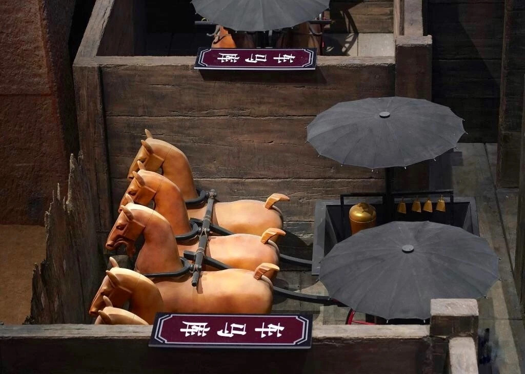 Yang Jun, một nhà nghiên cứu tại Viện khảo cổ và di tích văn hóa tỉnh Giang Tây, cho biết lăng mộ Lưu Hạ giúp làm rõ sức mạnh của nhà Hán. 5 cỗ xe ngựa được bảo quản tốt trong lăng mộ cho thấy chủ sở hữu của nó là người có địa vị trong triều đại này.