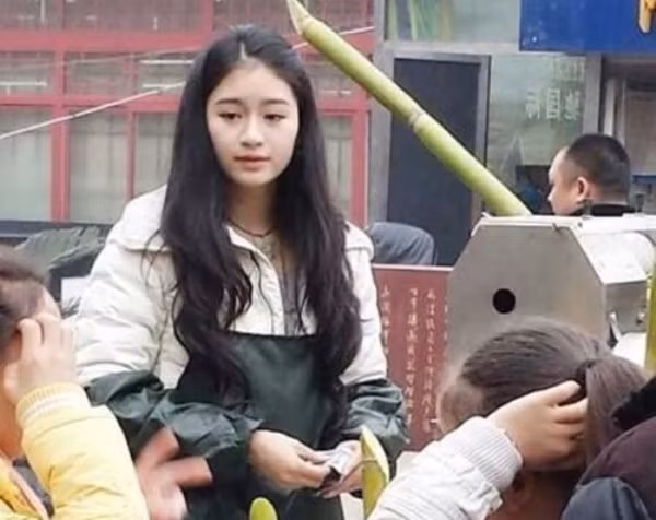 Nhũng hotgirl bán dò an vỉa hè làm dan mạng me mẹt