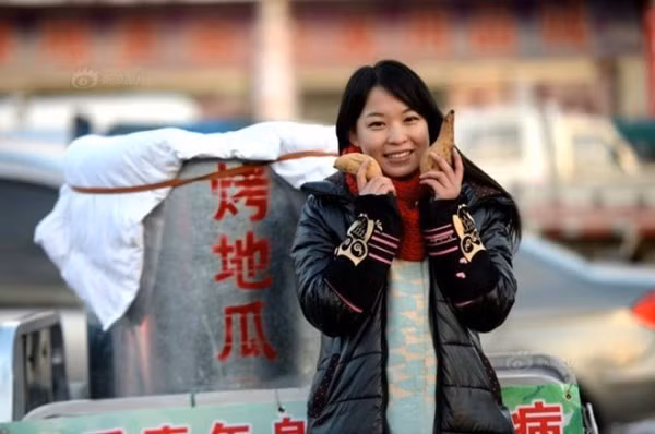 Nhũng hotgirl bán dò an vỉa hè làm dan mạng me mẹt-Hinh-17