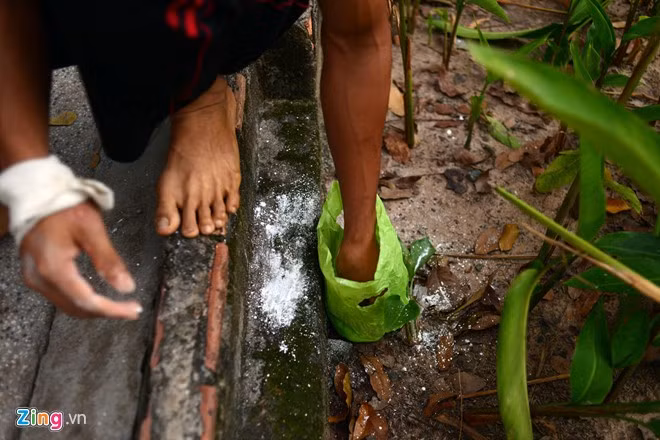 Dụng cụ tập luyện khá đơn giản, chỉ cần một bộ xà đơn và xà kép, người chơi có thể thực hiện các động tác cơ bản và sáng tạo ra các kỹ thuật mới của bộ môn.