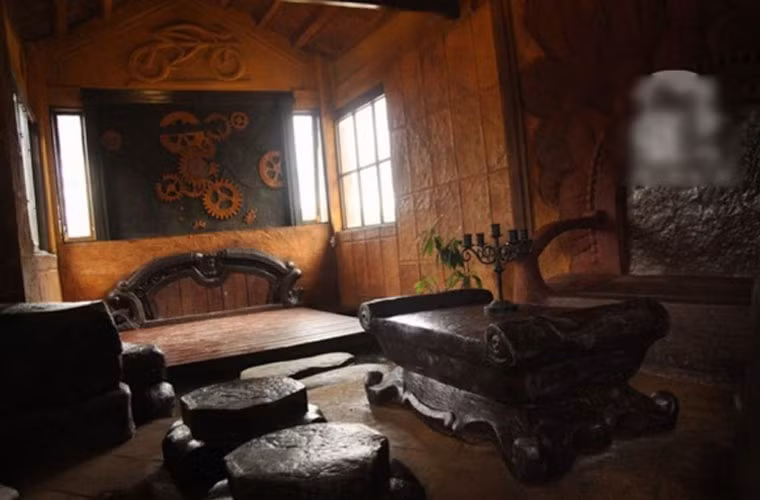 Bên trong ngôi nhà đất sét.