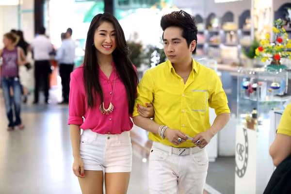 Cô vào nghề từ năm 16 tuổi, tuy không được đào tạo bài bản nhưng nhờ duyên may gặp được những “sư phụ” giàu kinh nghiệm nhiệt tình truyền đạt nên đã sớm gặt hái thành công. 