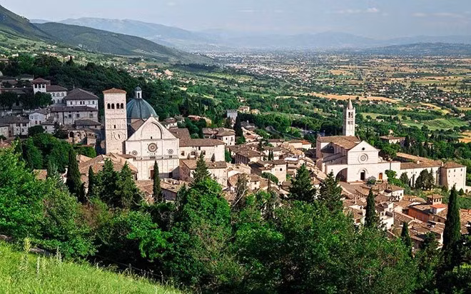 Italy: Từ ao hồ kênh rạch đến thành Rome cổ kính, Italy từ lâu đã trở thành điểm đến yêu thích của độc giả tờ Telegraph.