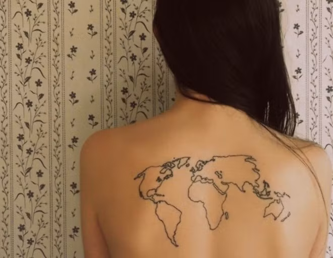 Bản đồ thế giới: Xăm bản đồ được coi là một trong những kiểu xăm được giới trẻ thích nhất năm 2014. Dạng hình này thường dành cho những tín đồ xê dịch, thích đi khám phá, du lịch khắp nơi.